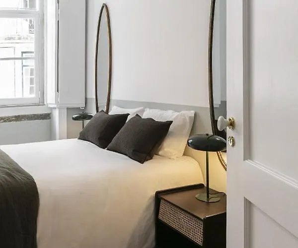 아파트 Downtown Flat With Design And Comfort At Downtown, 3rd-floor No Lift 리스본