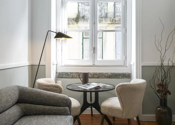 Downtown Flat With Design And Comfort At Downtown, 3rd-floor No Lift 리스본