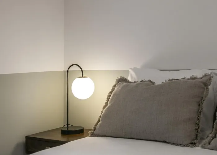 Downtown Flat With Design And Comfort At Downtown, 3rd-floor No Lift 아파트